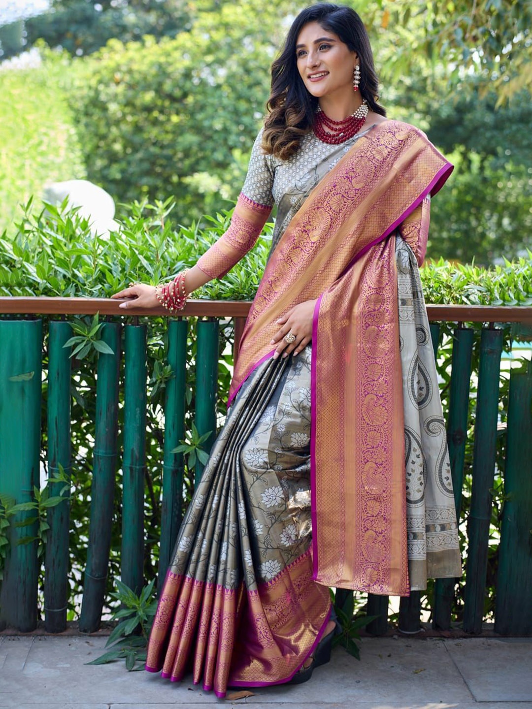 

Suha Banarasi Handloom silk Saree, Grey