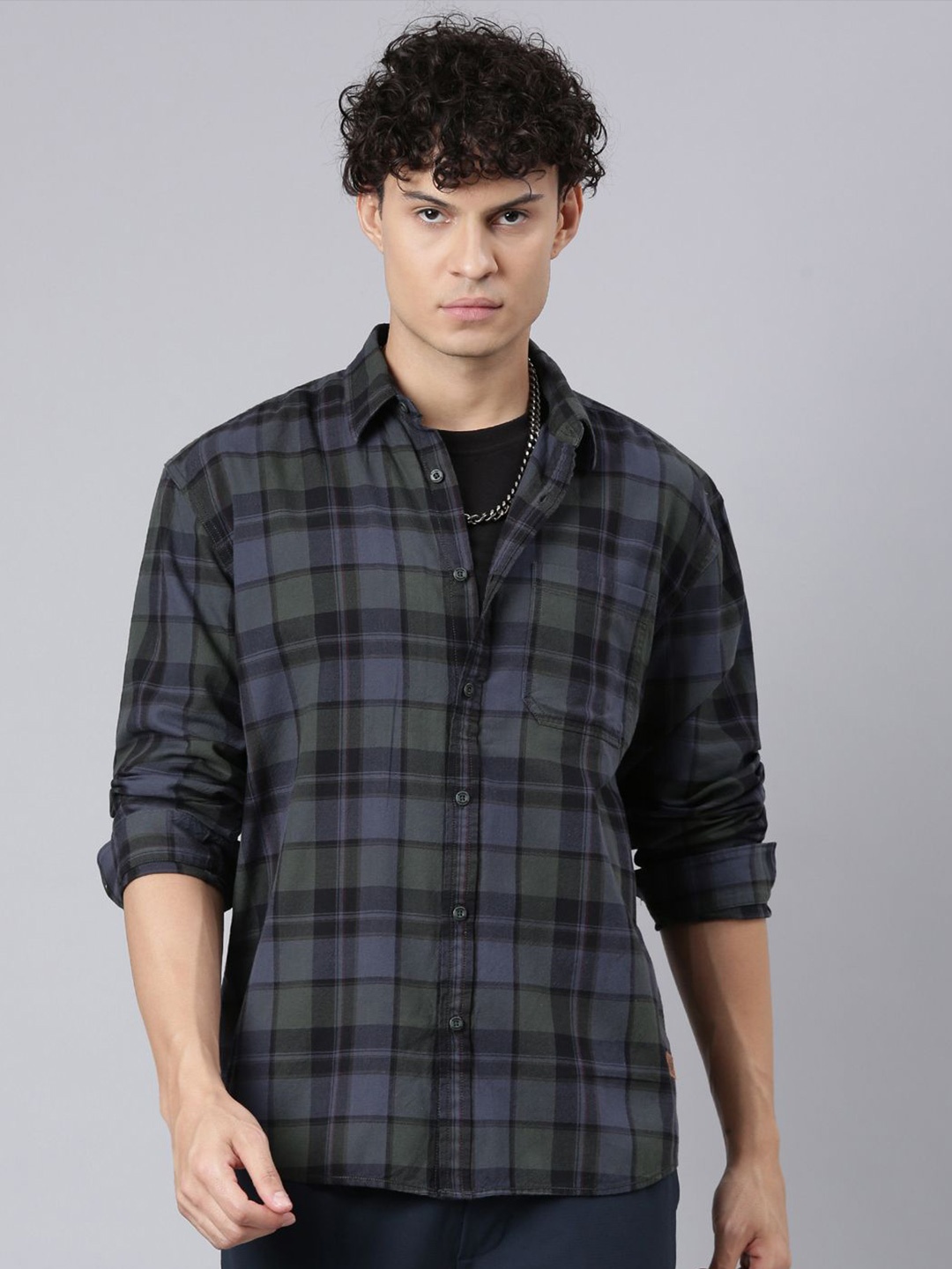 

The Roadster Lifestyle Co. Men Relaxed Spread Collar Checked Relaxed Fit Shirt, Navy blue