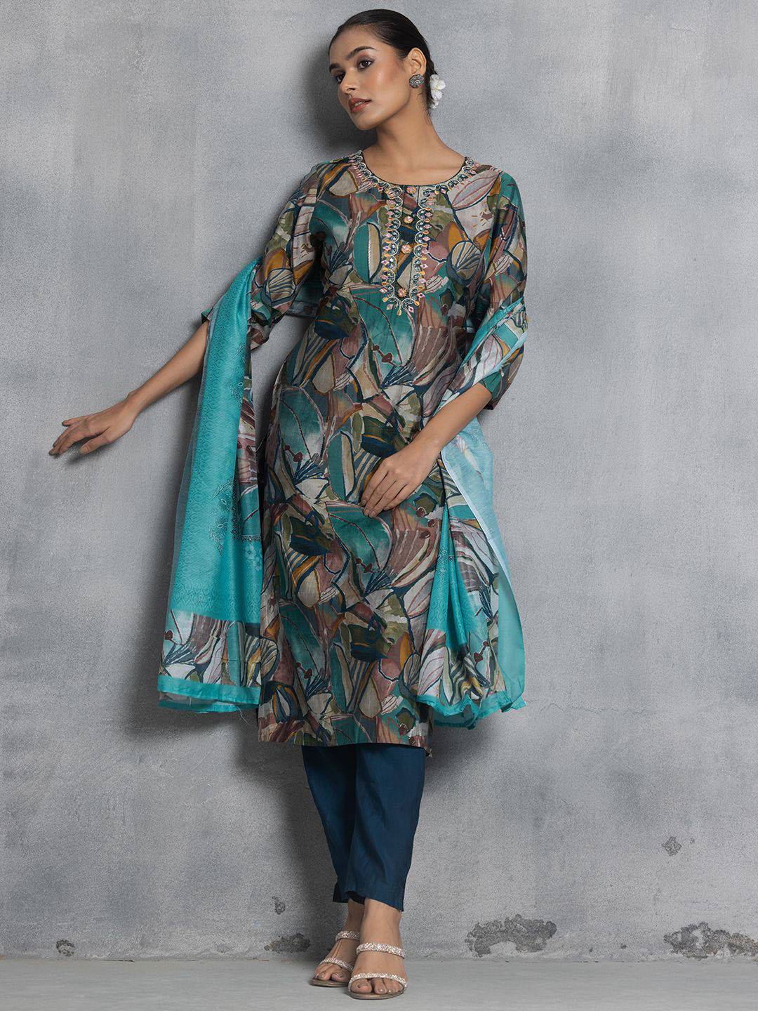 

Rang by Indya Printed Beads and Stones Satin Straight Kurta With Trousers & Dupatta, Green
