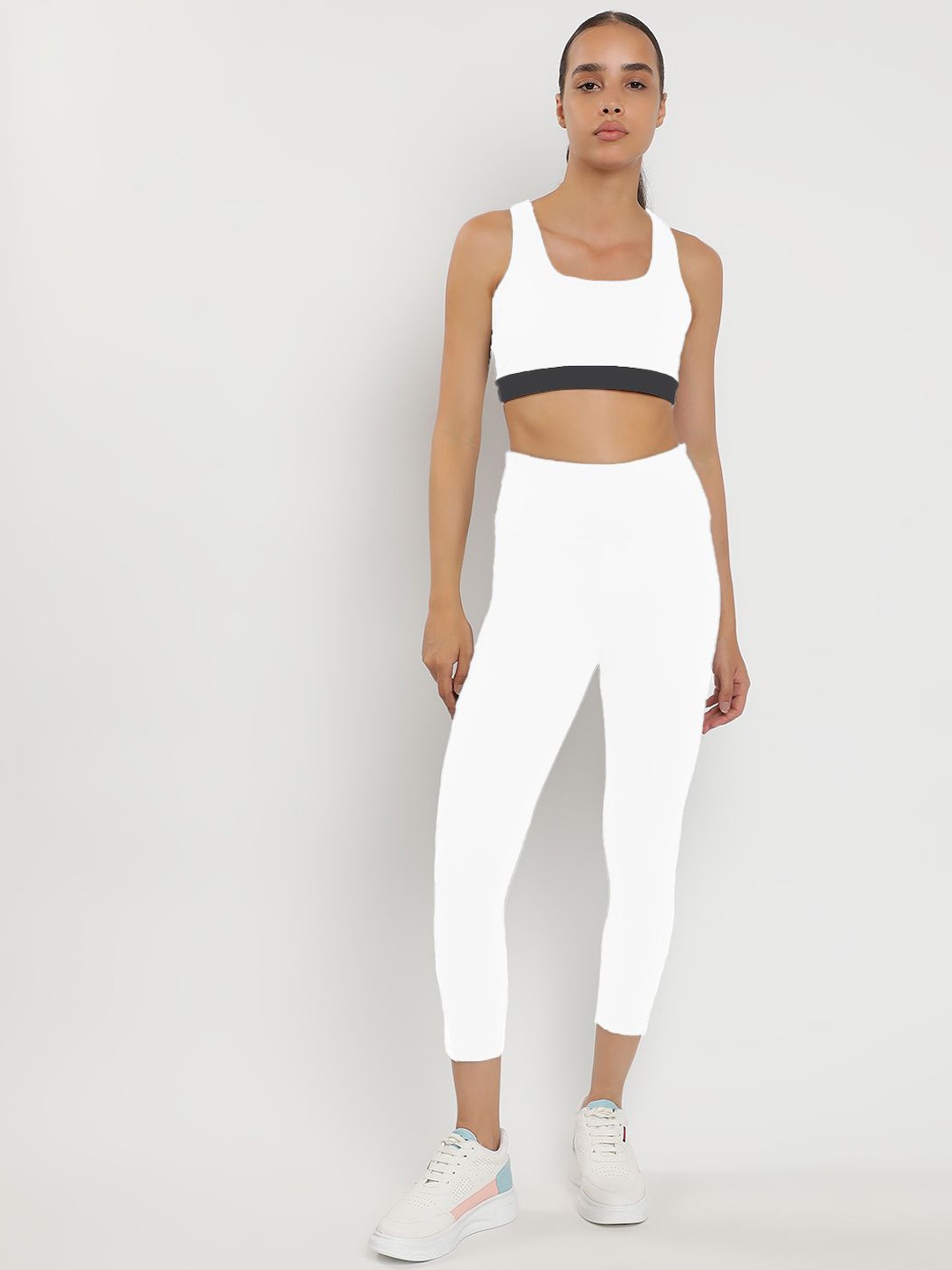 

Wearjukebox Sports Bra With Leggings Co-Ords, White