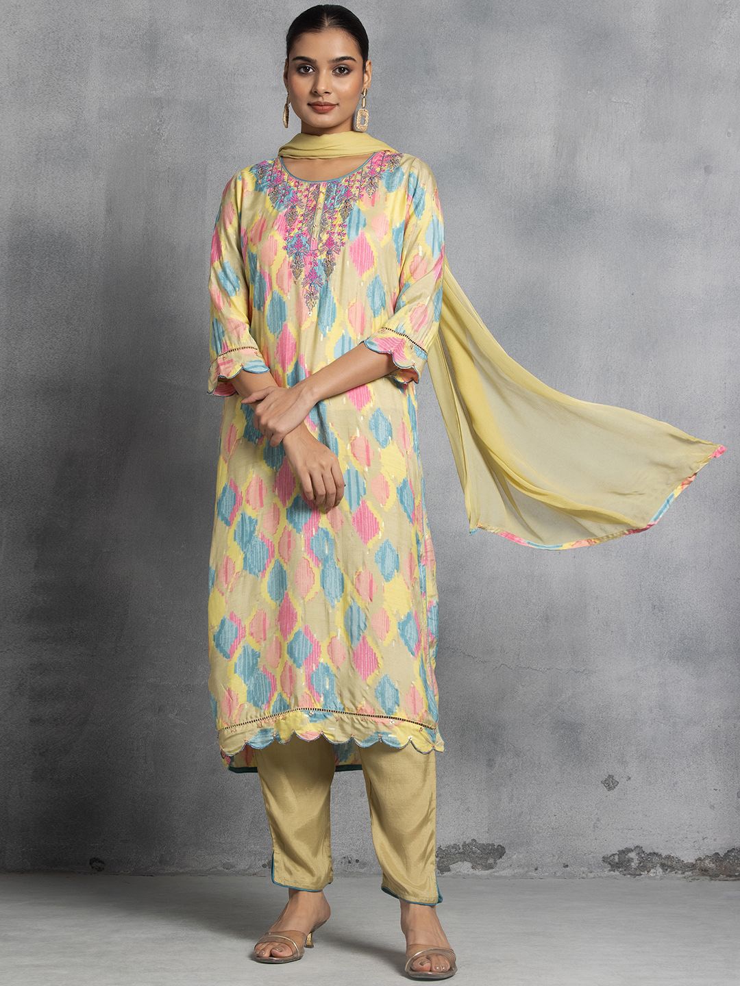 

Rang by Indya Floral Embroidered Kurta with Trousers & Dupatta, Green