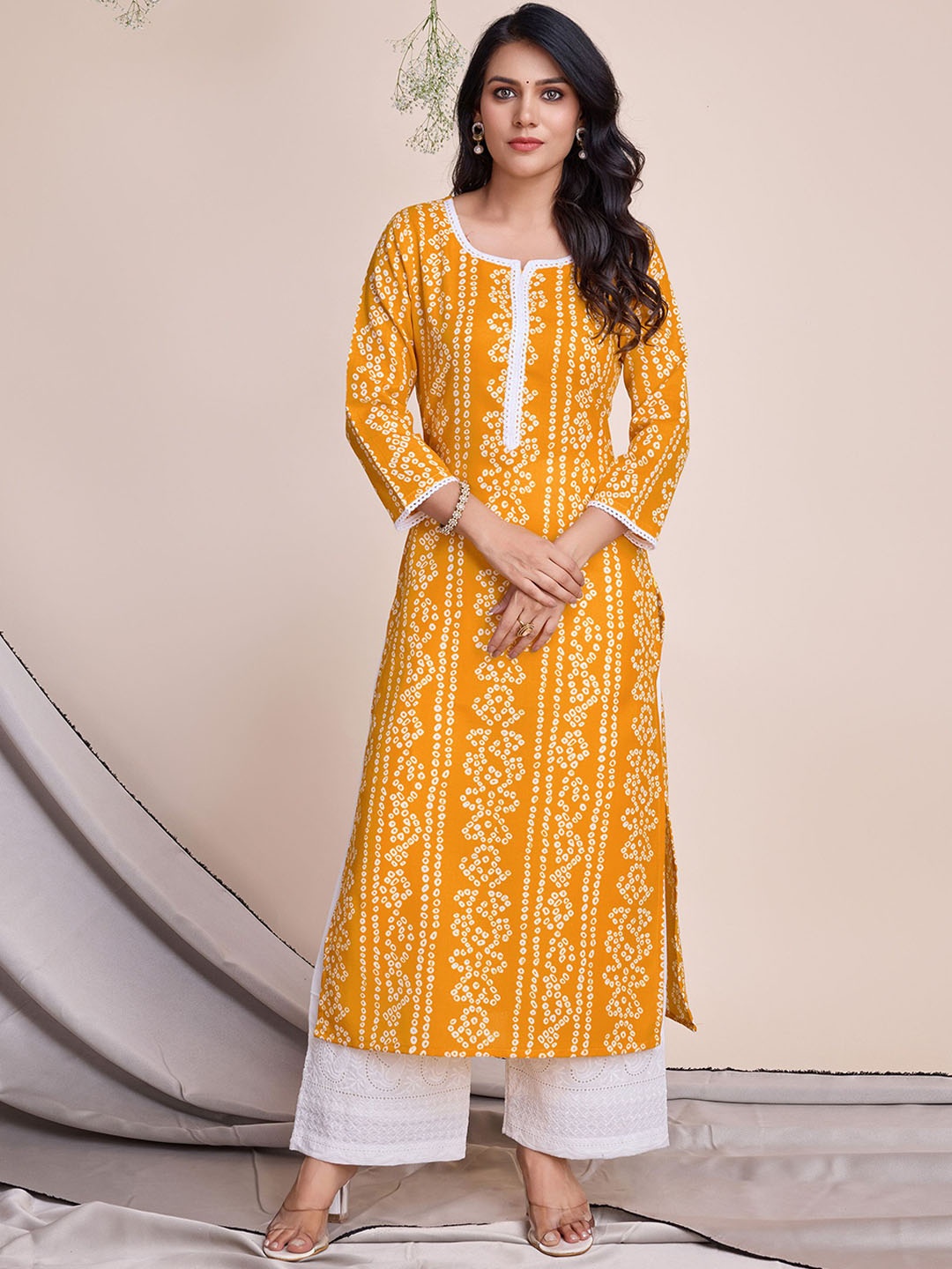 

MOJILAA Women Printed Sequinned Indie Prints Kurta, Yellow
