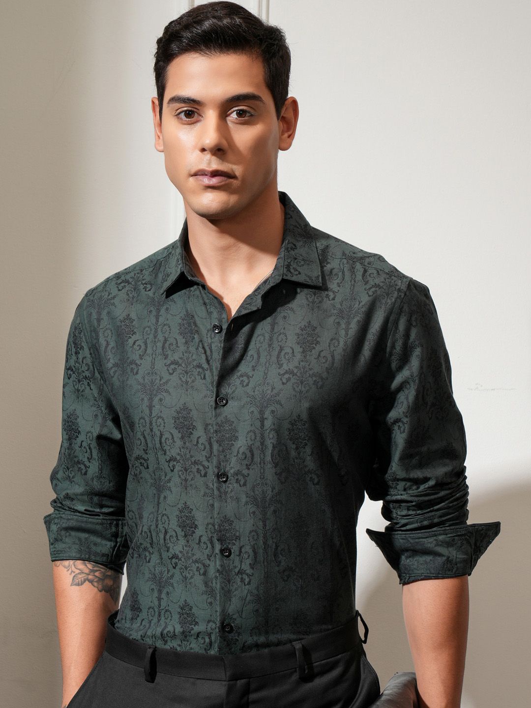 

LOCOMOTIVE Men Slim Fit Floral Printed Casual Shirt, Green