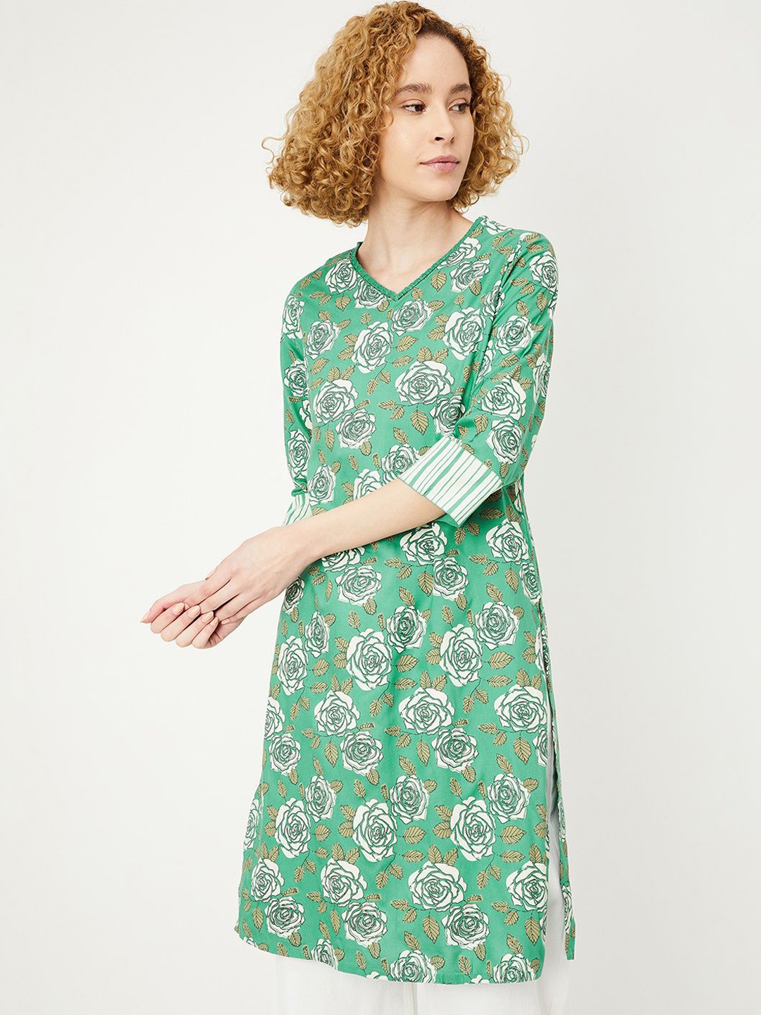 

max Women Paisley Printed Flared Sleeves Sequinned Kurta, Green