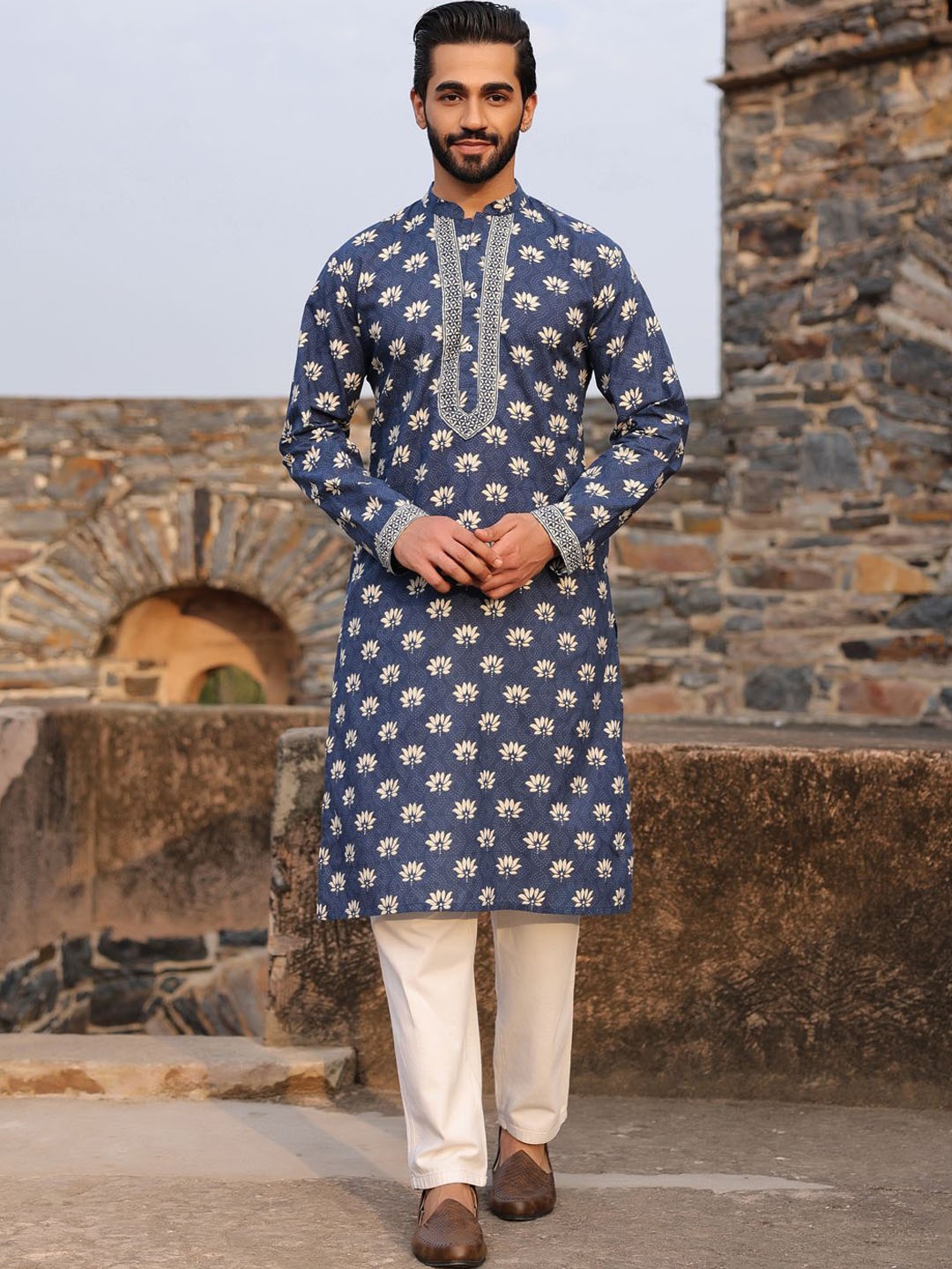 

SAY Men Floral Printed Flared Sleeves Summer Sheers Kurta, Navy blue