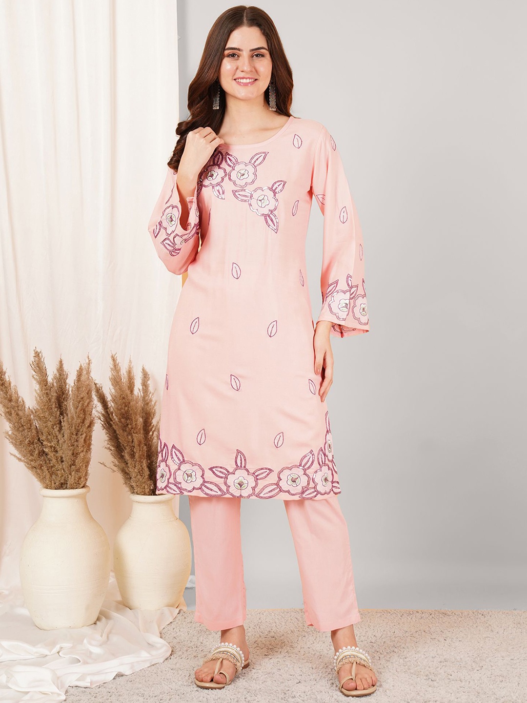 

Growish Women Floral Embroidered Regular Thread Work Kurta with Harem Pants, Peach