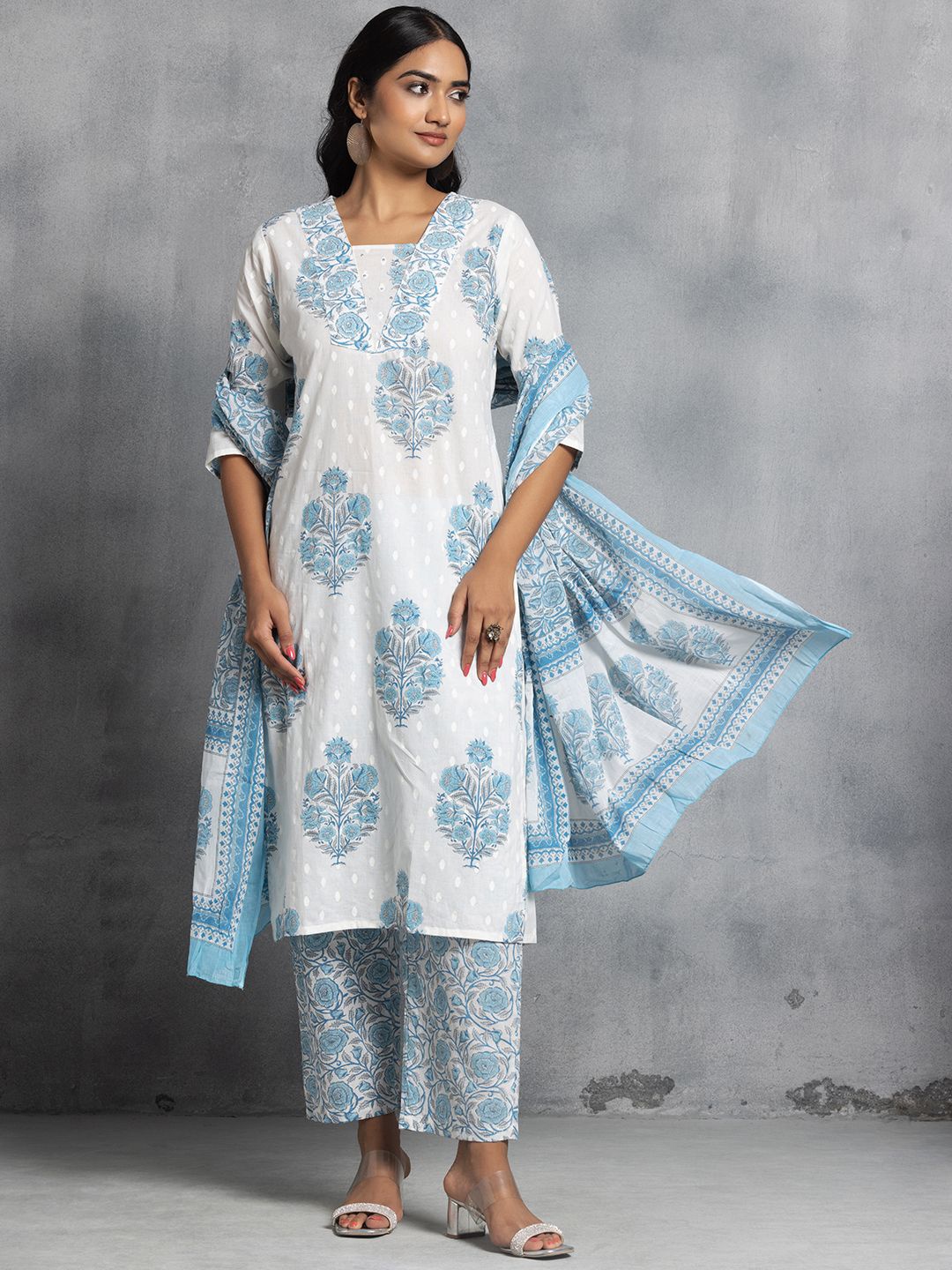

Rang by Indya Floral Printed Pure Cotton Kurta with Trousers & Dupatta, Blue