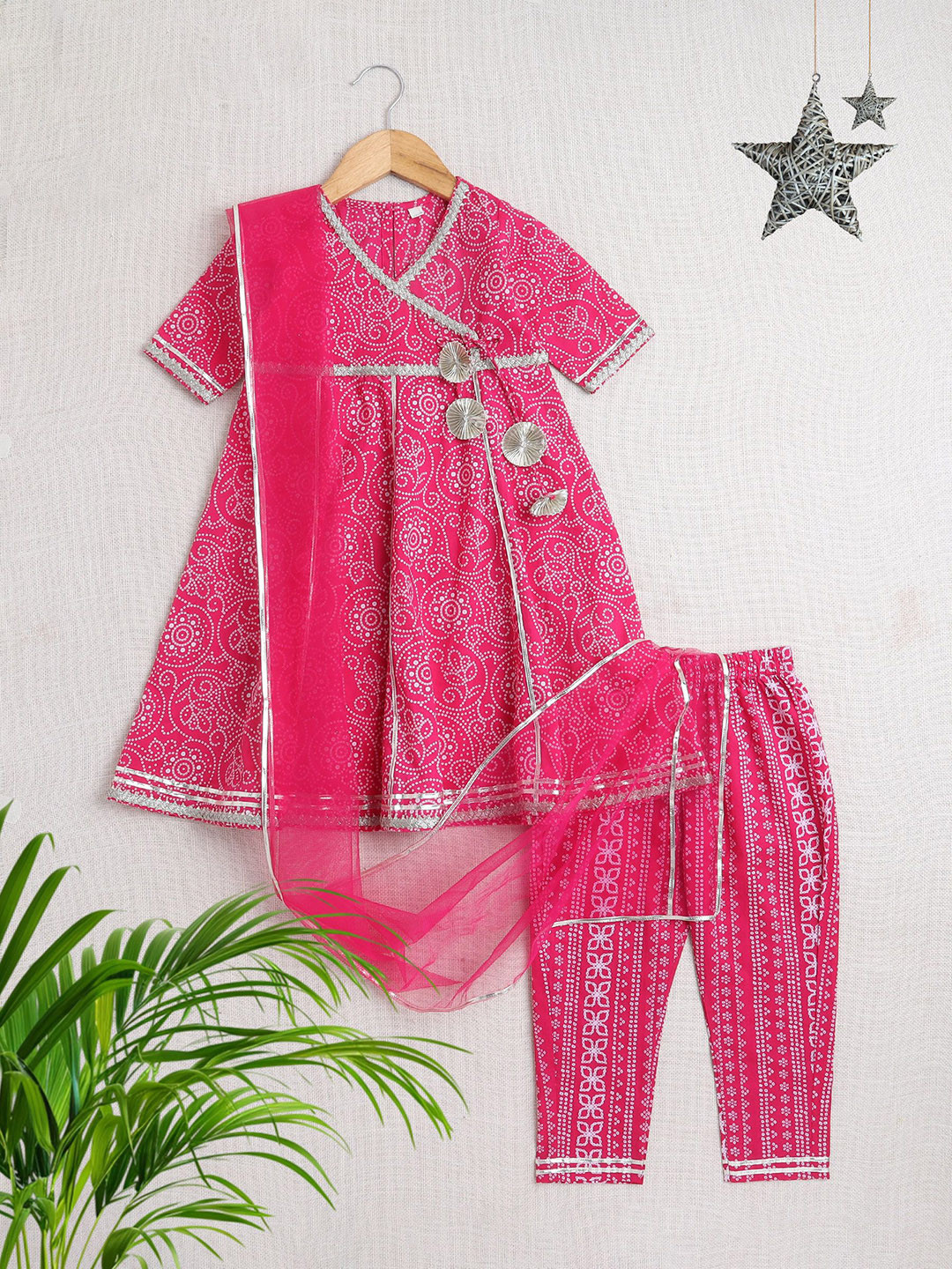 

The Magic Wand Girls Printed Regular Pure Cotton Kurta with Pyjamas & With Dupatta, Fuchsia