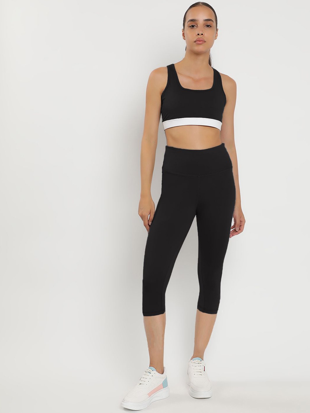 

Wearjukebox Sports Bra With Leggings Co-Ords, Black