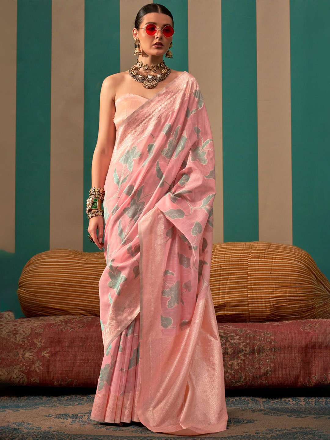 

MySilkLove Ethnic Motif Zari Woven Banarasi Saree, Peach