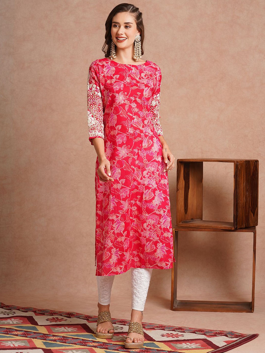 

FASHOR Women Floral Printed Mirror Work Kurta, Pink