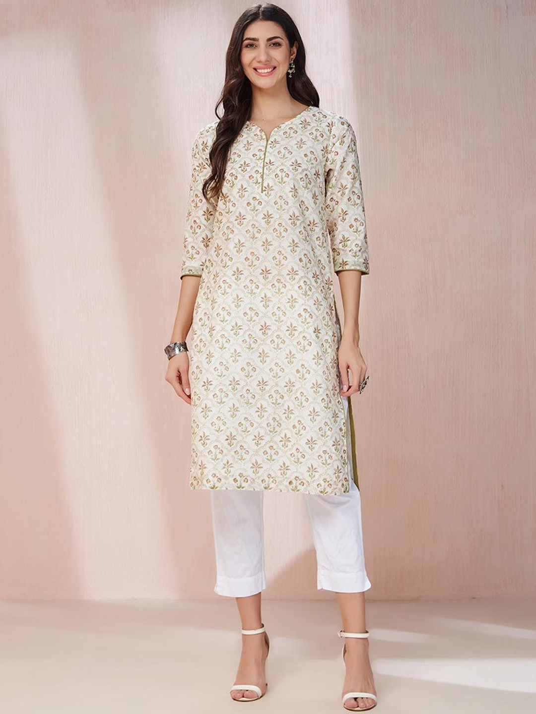 

Fabindia Women Floral Embroidered Sequinned Kurta, Off white