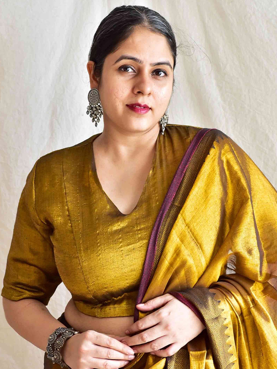 

Sundarii V-Neck Saree Blouse, Gold