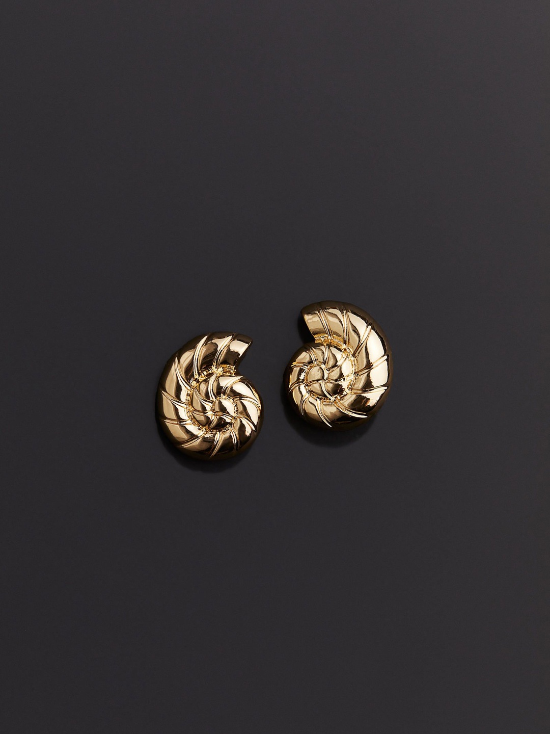 

H&M Shell-Shaped Earrings, Gold