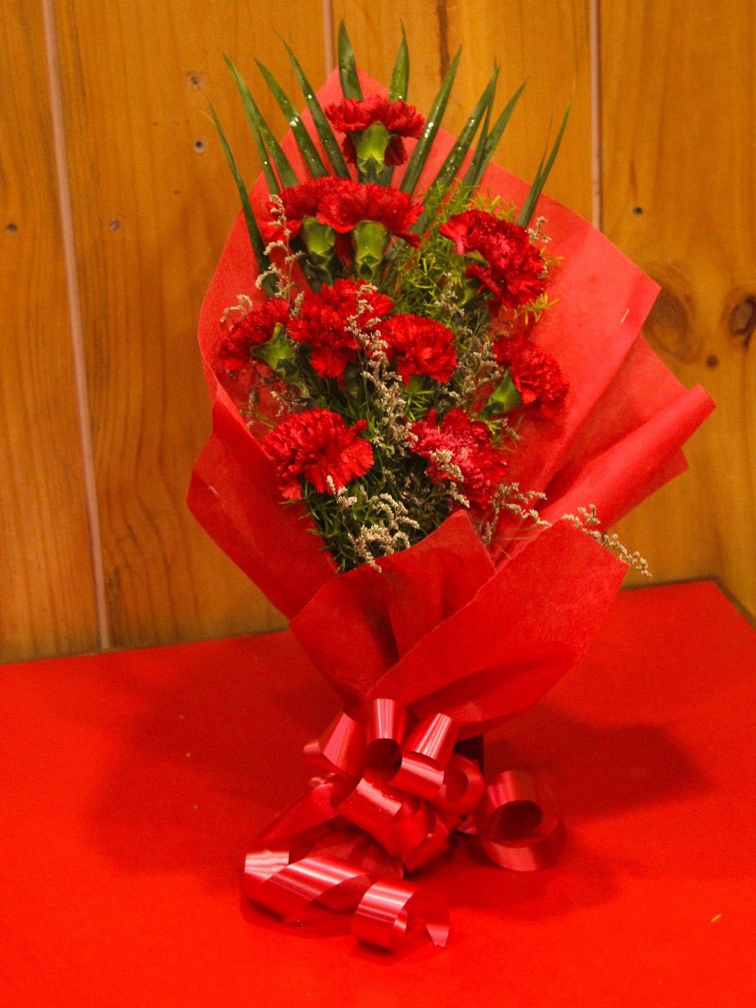 

bettergiftflowers 10-Pcs Red & Green Carnations Fresh Flowers Bouquet
