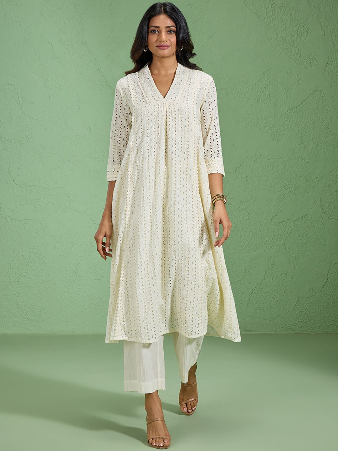 

Likha All Over Embroidered Kurta Set, Off white