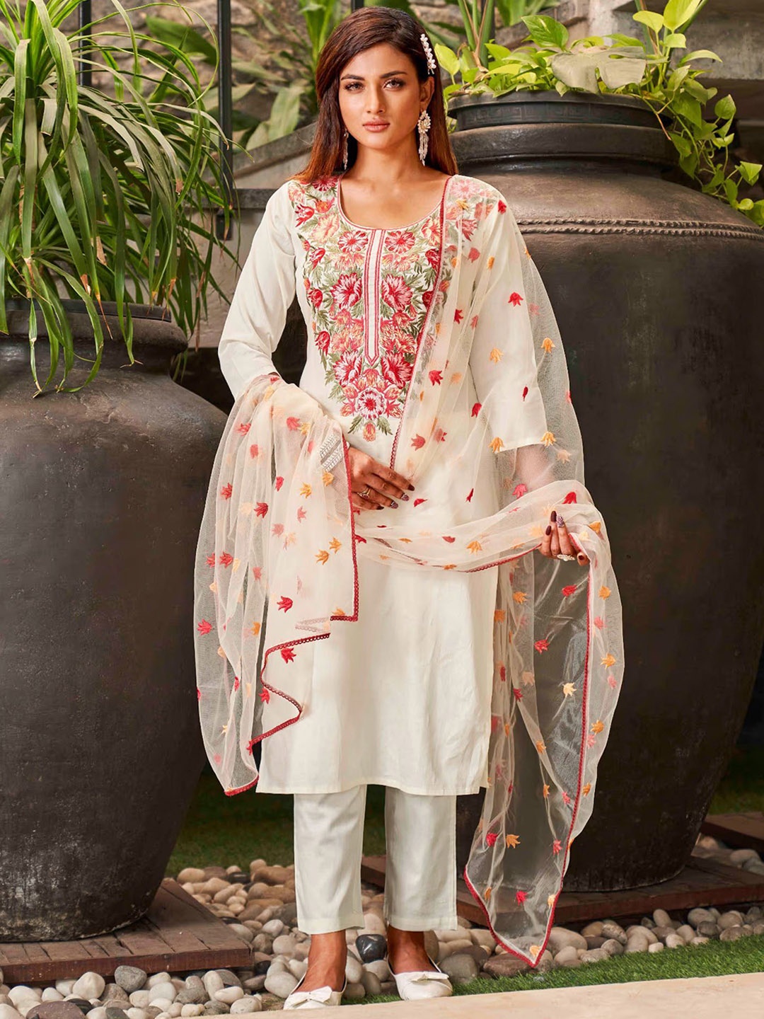 

Kedar Fab Women Floral Embroidered Flared Sleeves Thread Work Anarkali Kurta, White