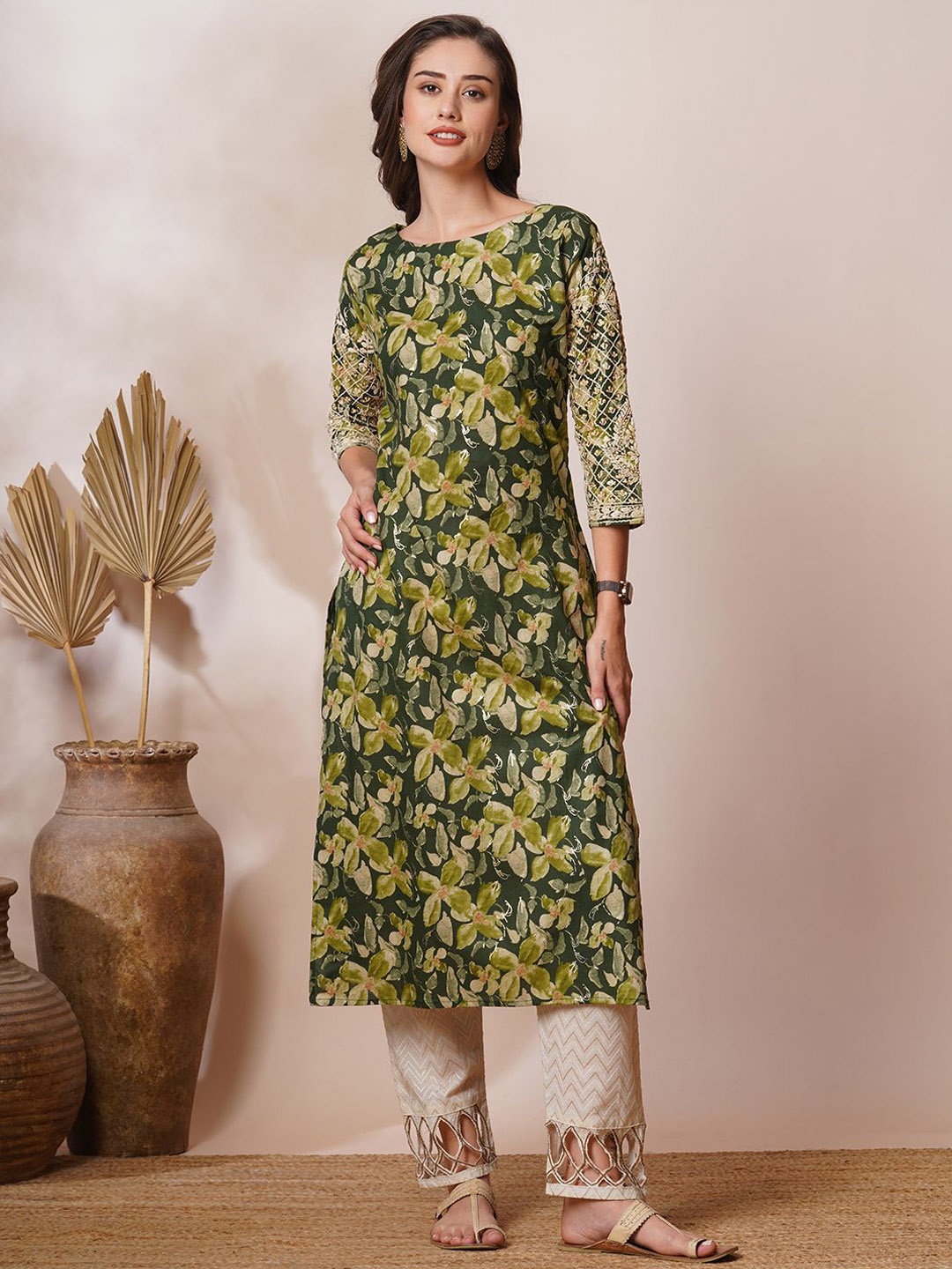 

FASHOR Women Floral Printed Thread Work Kurta, Green