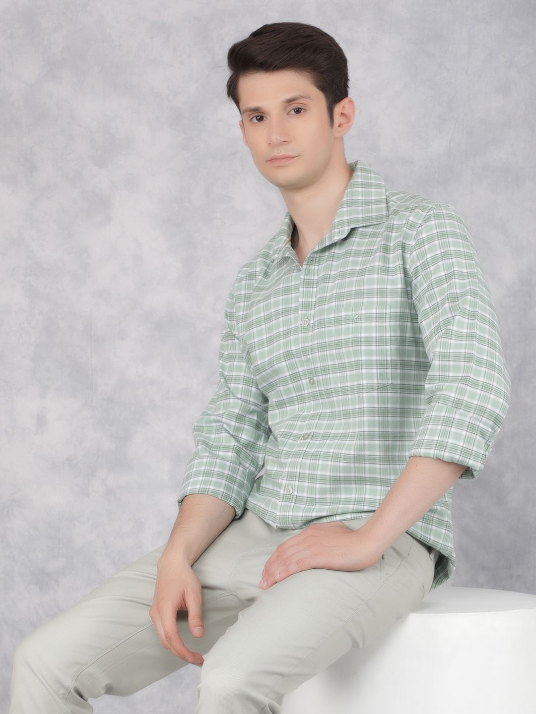 

Crimsoune Club Men Classic Slim Fit Horizontal Stripes Opaque Striped Casual Shirt, Green