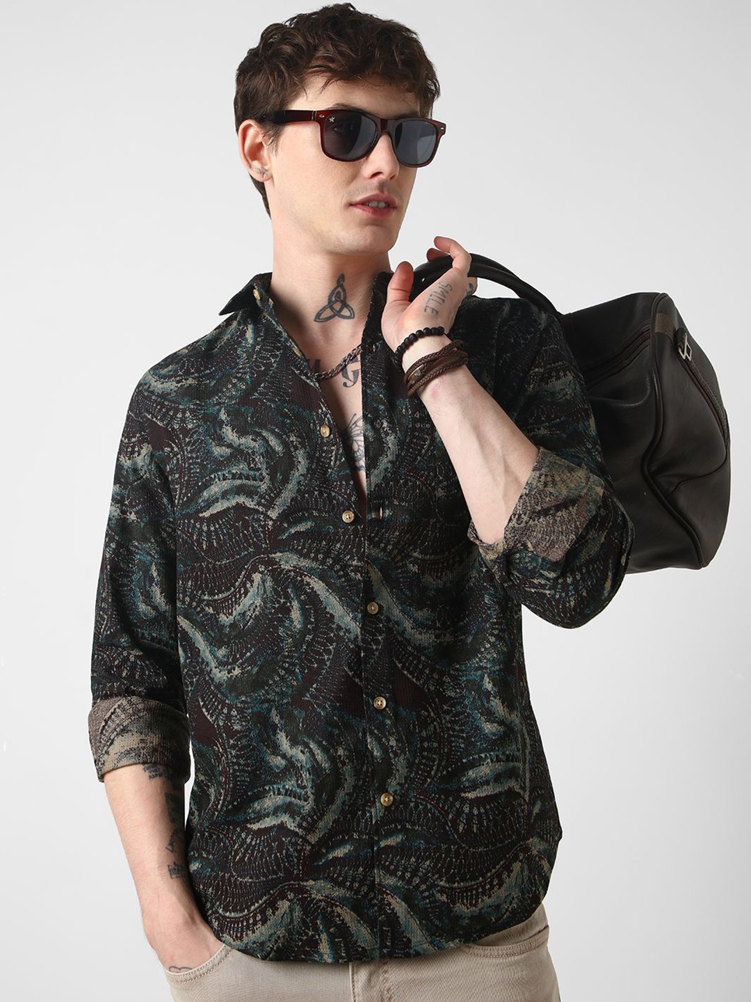 

VASTRADO Men Classic Slim Fit Floral Opaque Printed Casual Shirt, Black