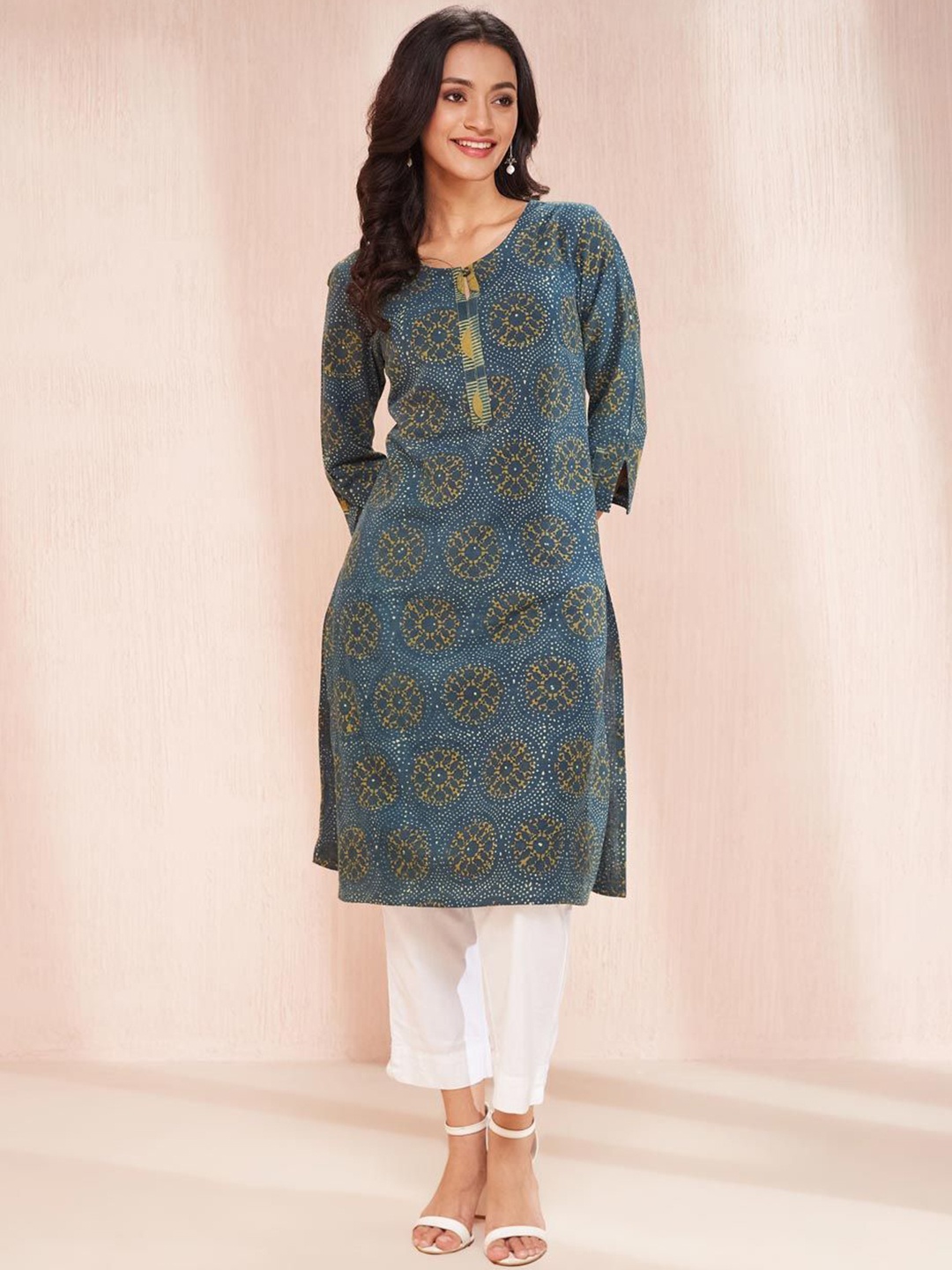 

Fabindia Women Geometric Dyed Thread Work Kurta, Blue