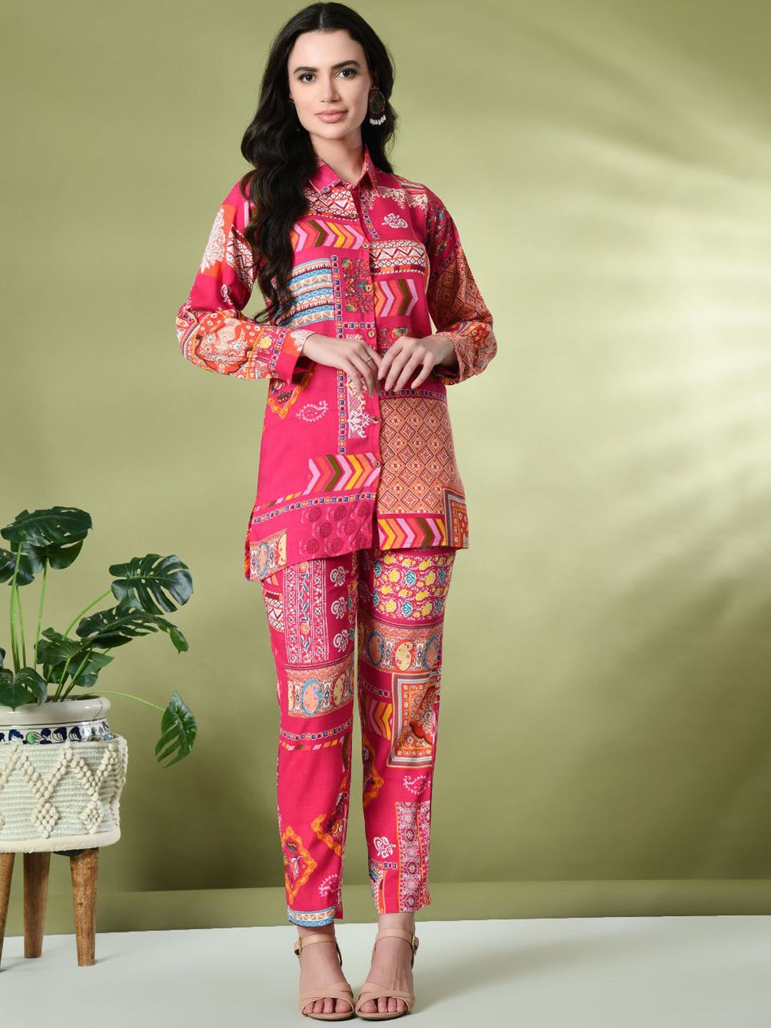 

Sangria Printed Shirt With Trousers Co-ord Set, Pink