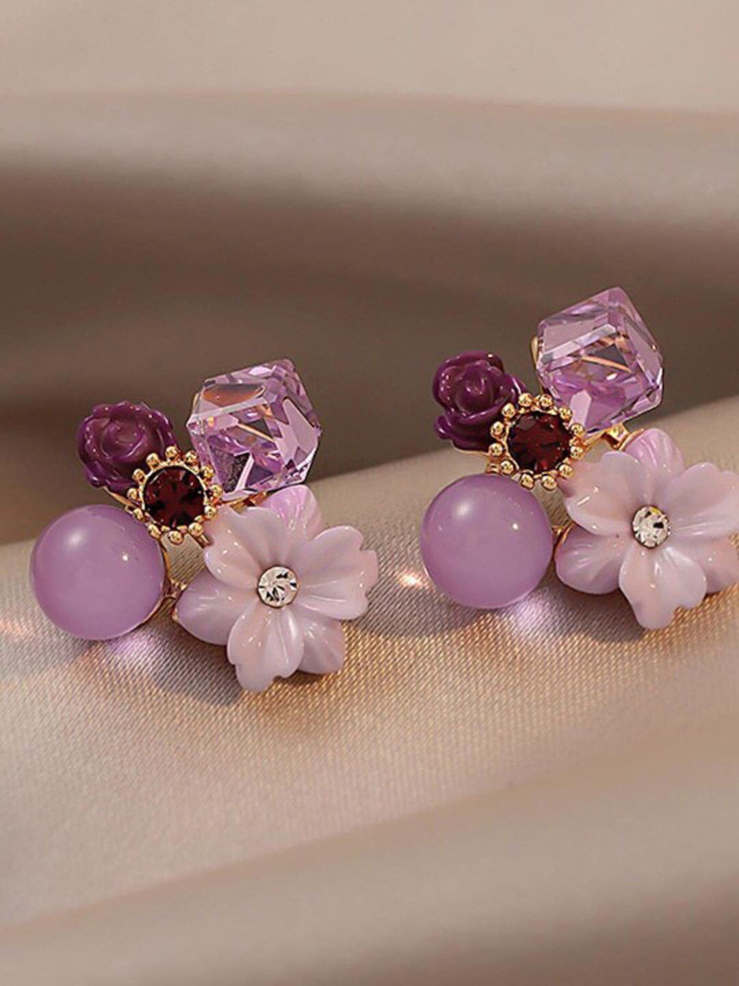 

Xivir Floral Studs Earrings, Multi