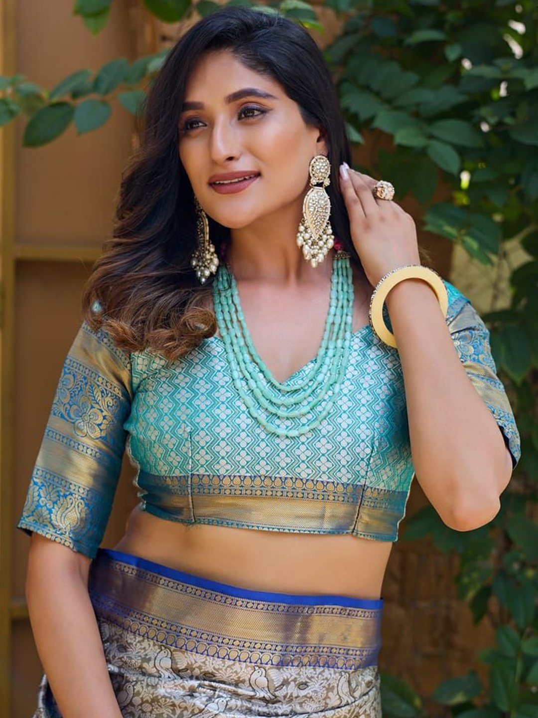 

Suha Handloom Banarasi Saree, Blue