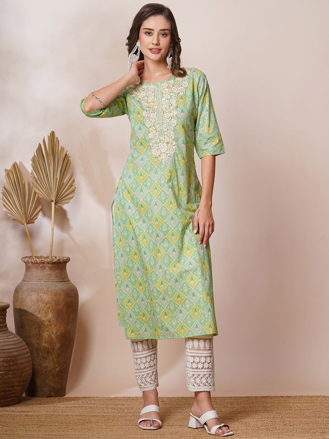 

FASHOR Women Floral Printed Sequinned Kurta, Green