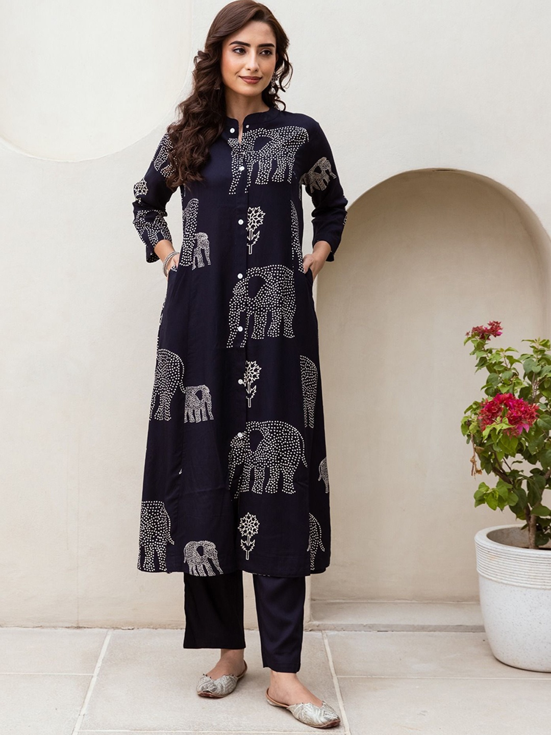 

KALINI Women Animal Printed Regular Pure Cotton Kurta with Trousers, Navy blue