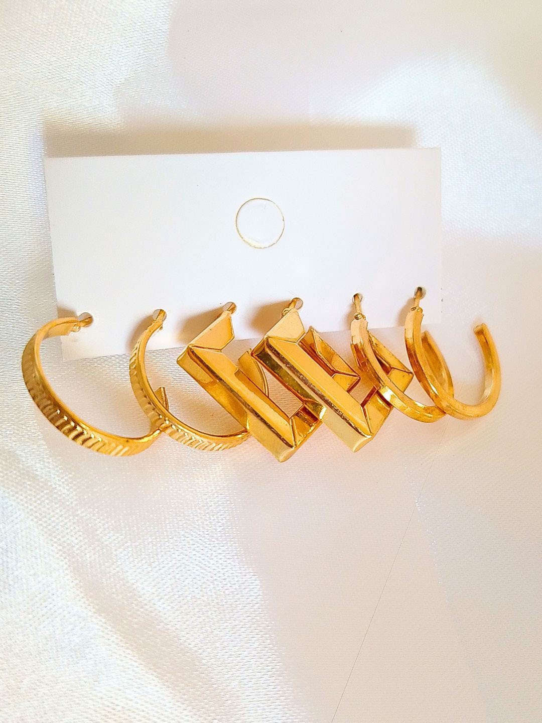 

DressBerry Contemporary Hoop Earrings, Gold