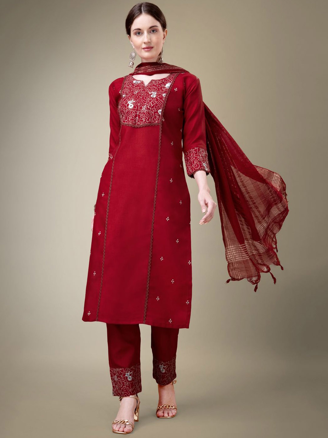 

Rujave Women Floral Embroidered Regular Sequinned Kurta with Trousers & With Dupatta, Maroon