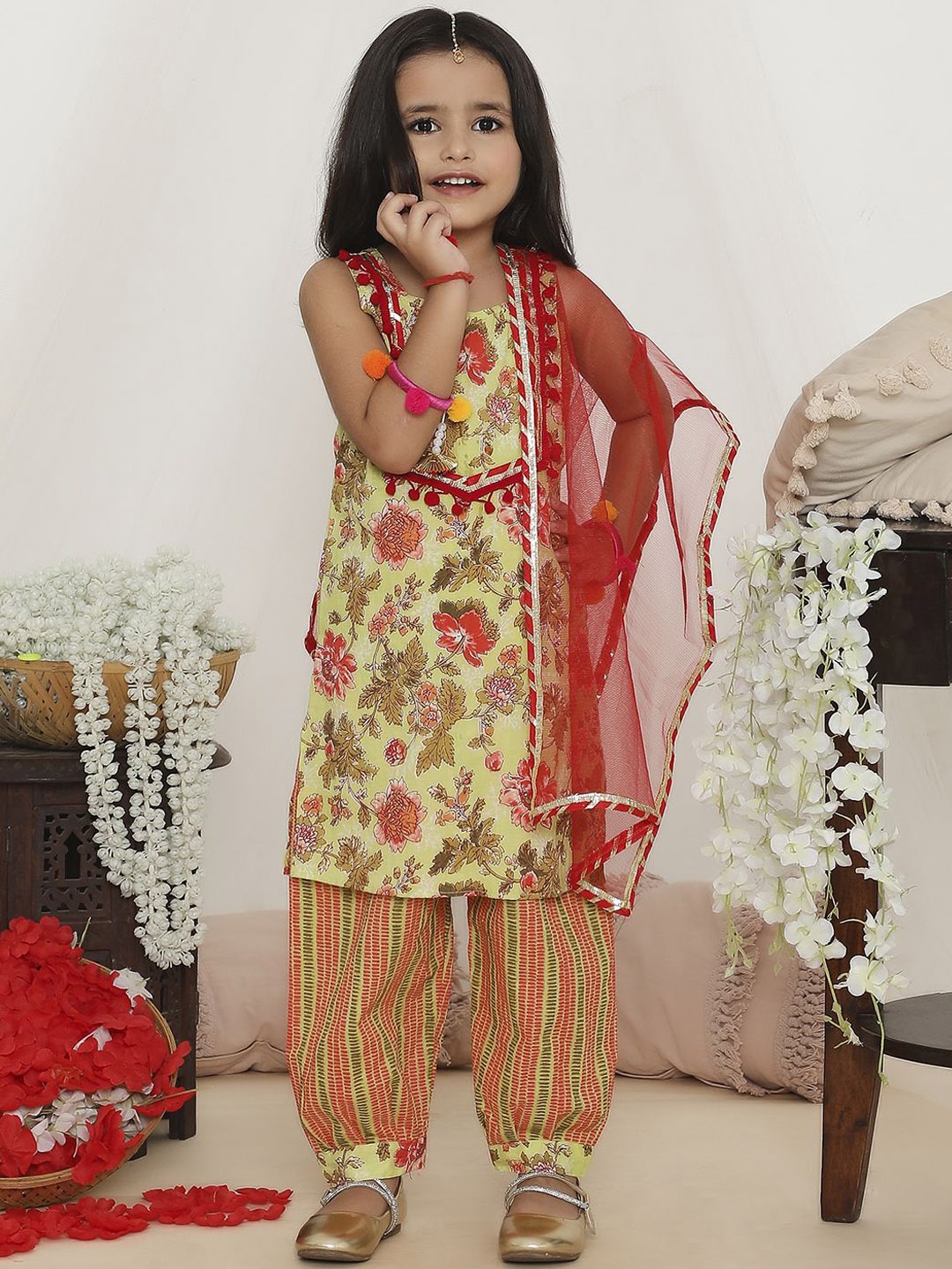 

KID1 Girls Floral Printed Gotta Patti Pure Cotton Straight Kurta With Salwar & Dupatta, Green