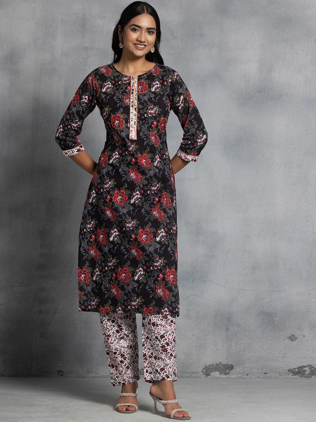 

Rang by Indya Floral Printed Pure Cotton Kurta with Trousers, Black