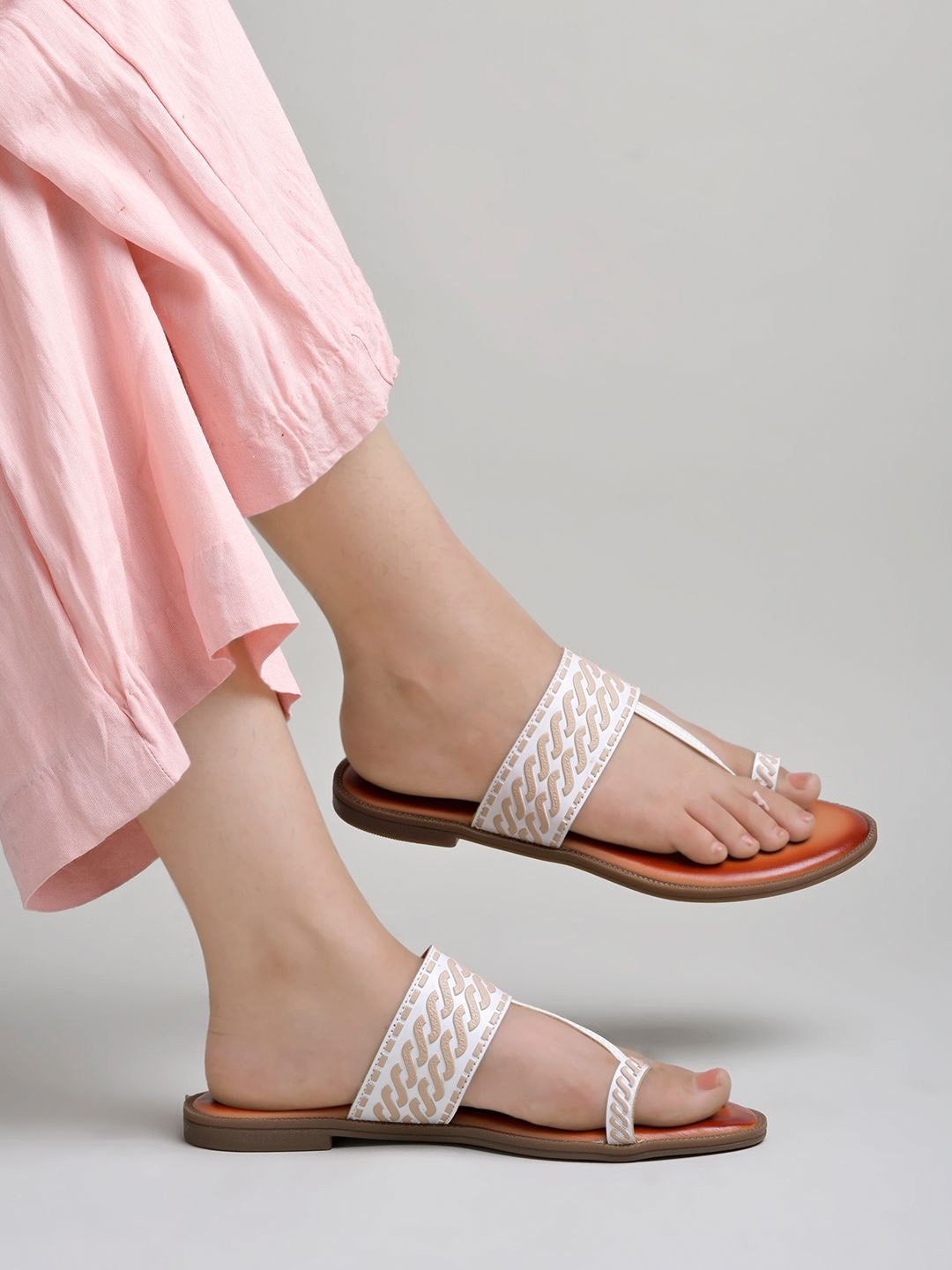 

Shoetopia Girls Ethnic One Toe Flats, White