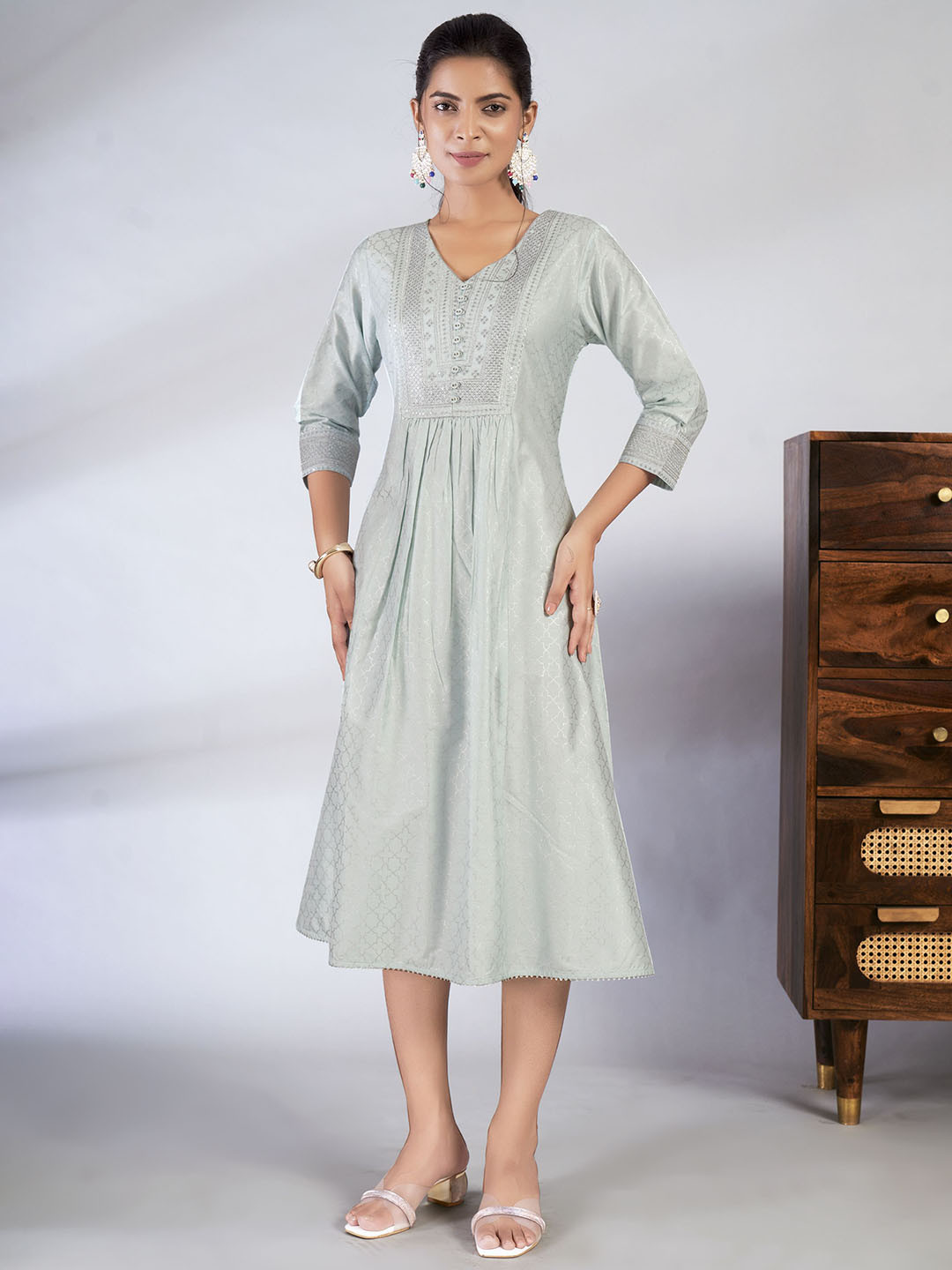 

IWUMAN Women Thread Work Kurta, Blue