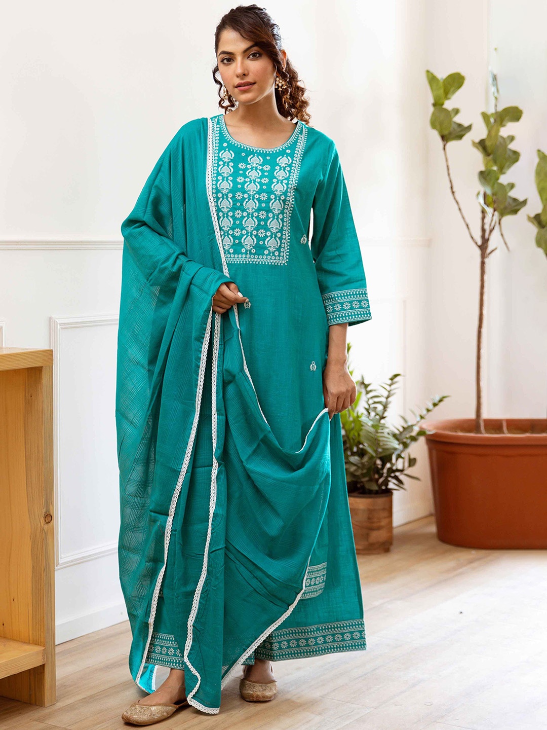 

Nehamta Floral Embroidered Regular Thread Work Kurta with Palazzos & Dupatta, Green