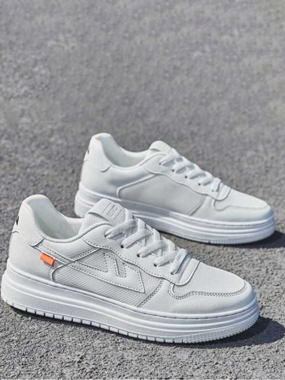 

Woakers Men Sneakers, White