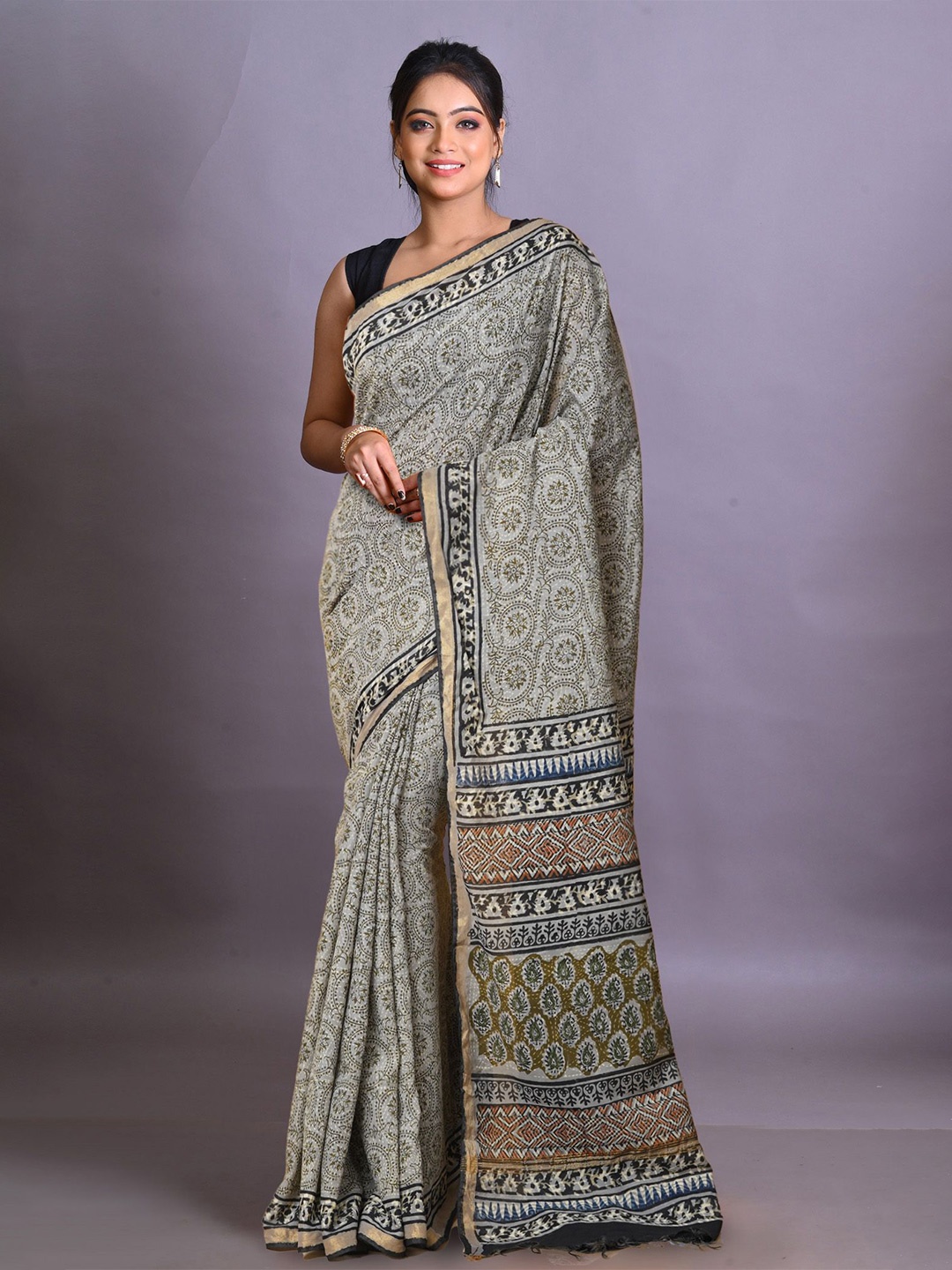 

Unnati Silks Floral Zari Silk Cotton Bagru Saree, Grey