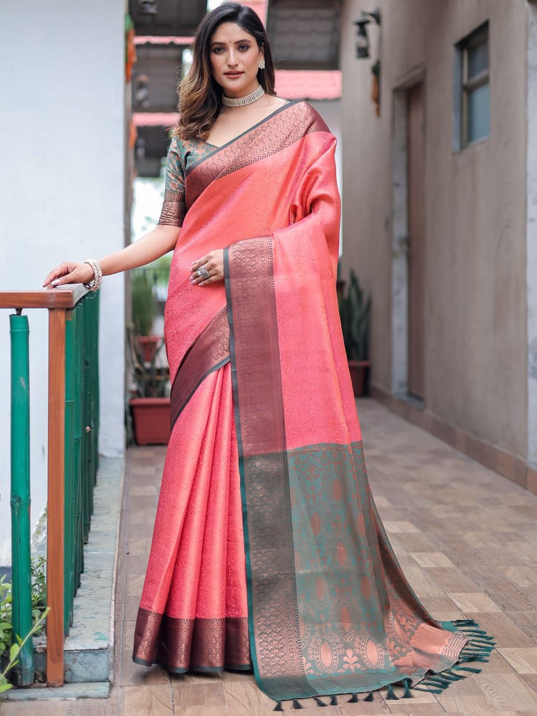 

Suha Zari Woven Kanjeevaram Pattu Saree, Pink