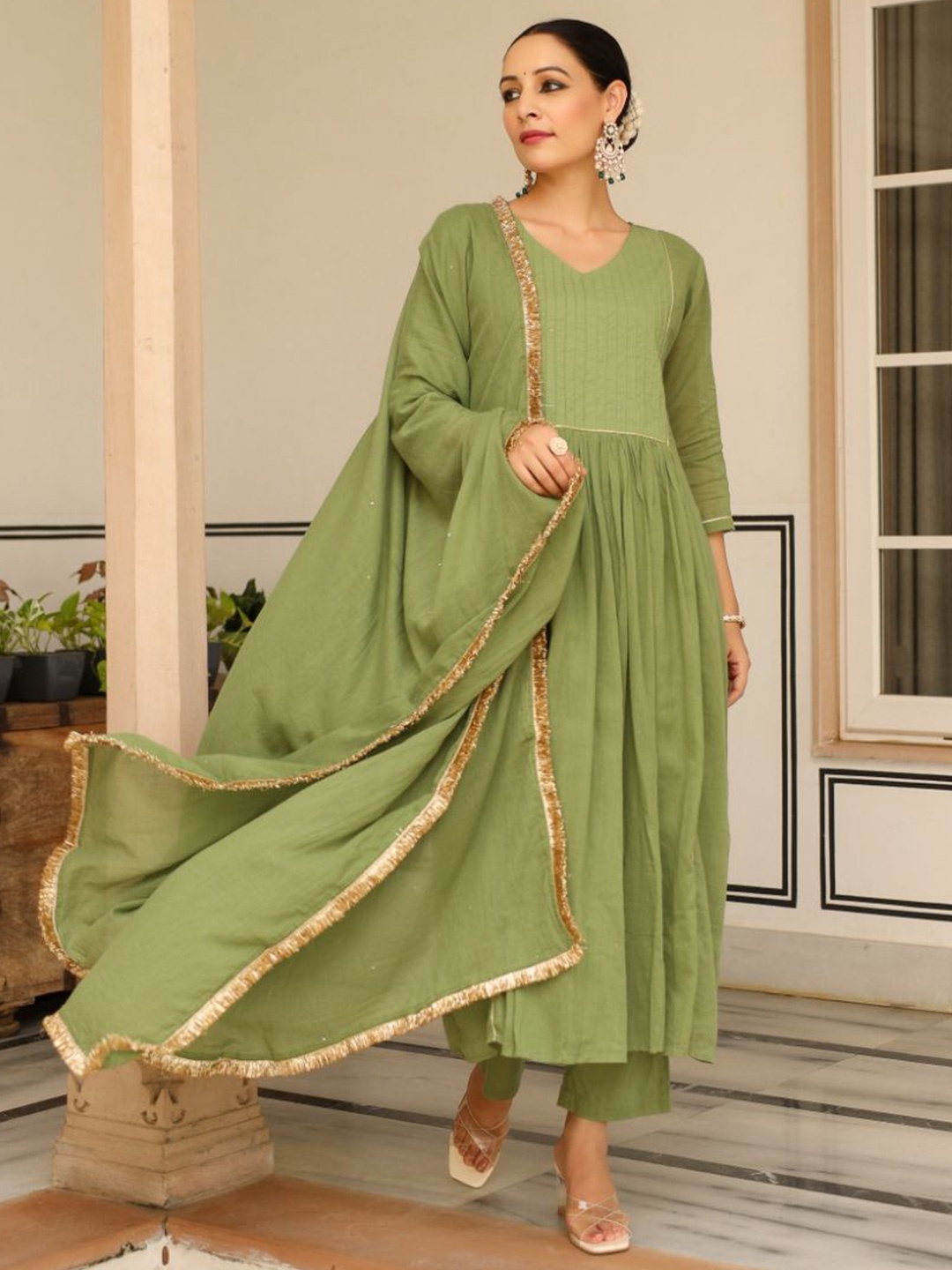 

PHEETA Women Yoke Design Regular Gotta Patti Kurta with Trousers & With Dupatta, Green