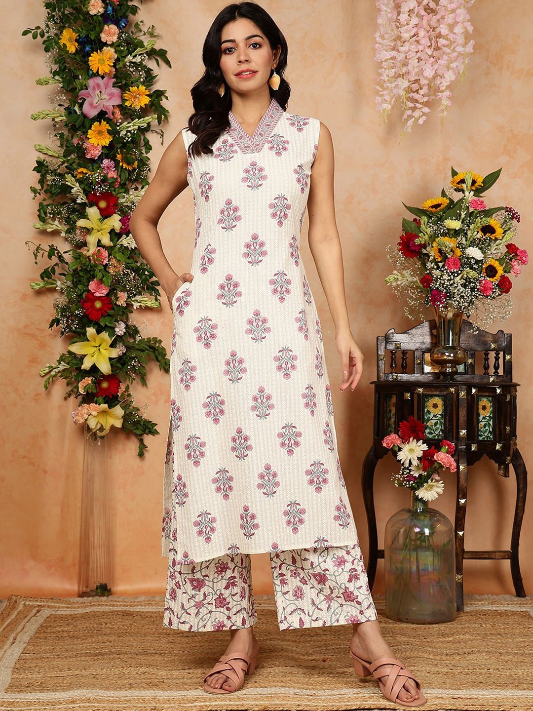 

GULMOHAR JAIPUR Women Floral Printed Regular Pure Cotton Kurta with Palazzos, White