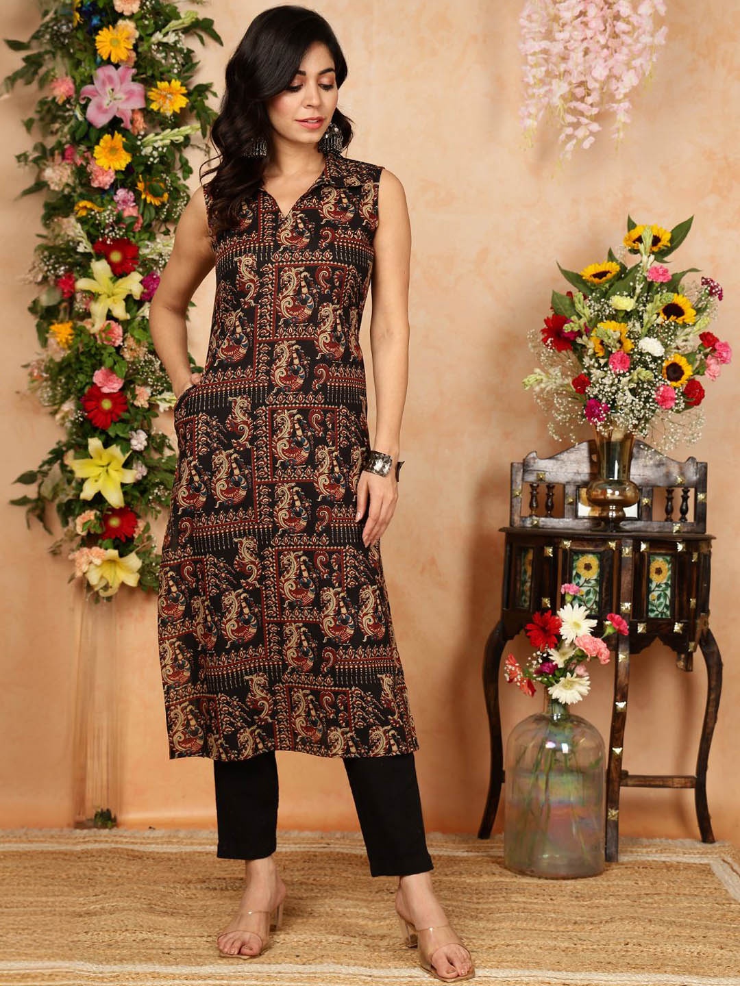 

GULMOHAR JAIPUR Women Floral Printed Sequinned Floral Kurta, Black