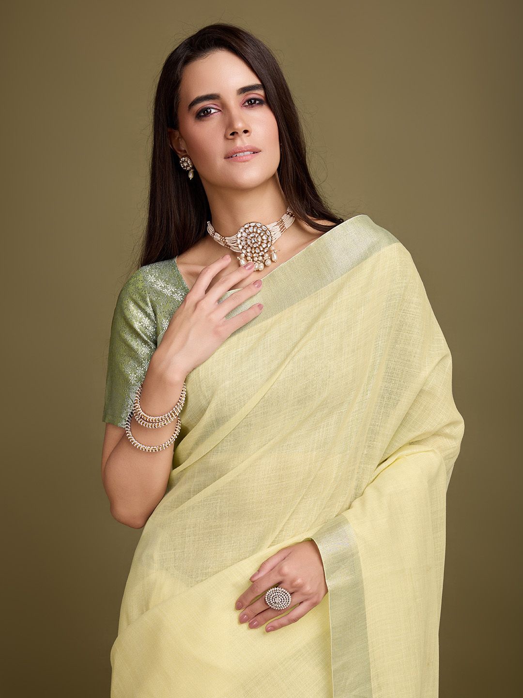 

Mitera Zari Woven Solid Saree, Yellow