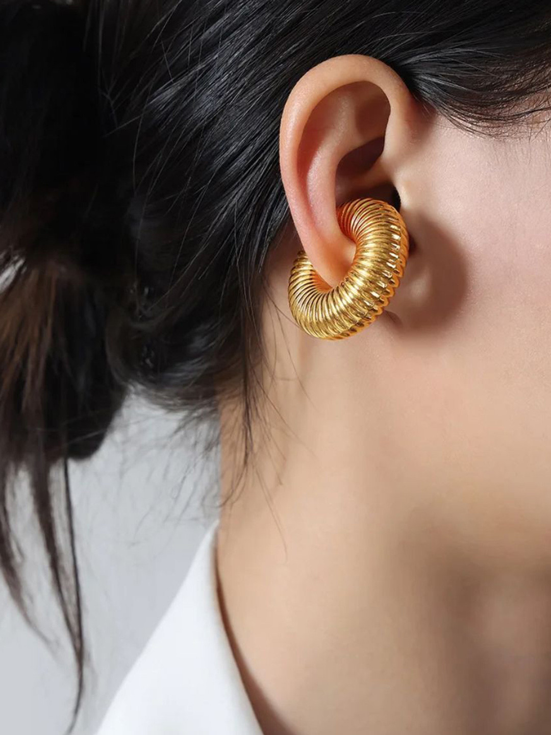 

ISHKAARA Contemporary Drop Earrings, Gold