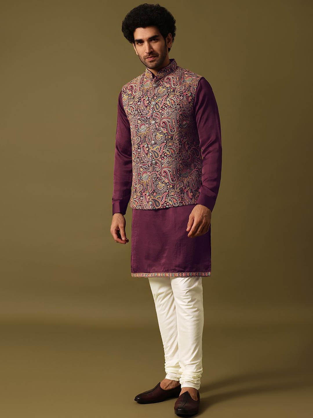 

KALKI Fashion Men Embroidered Regular Thread Work Kurta with Churidar, Purple