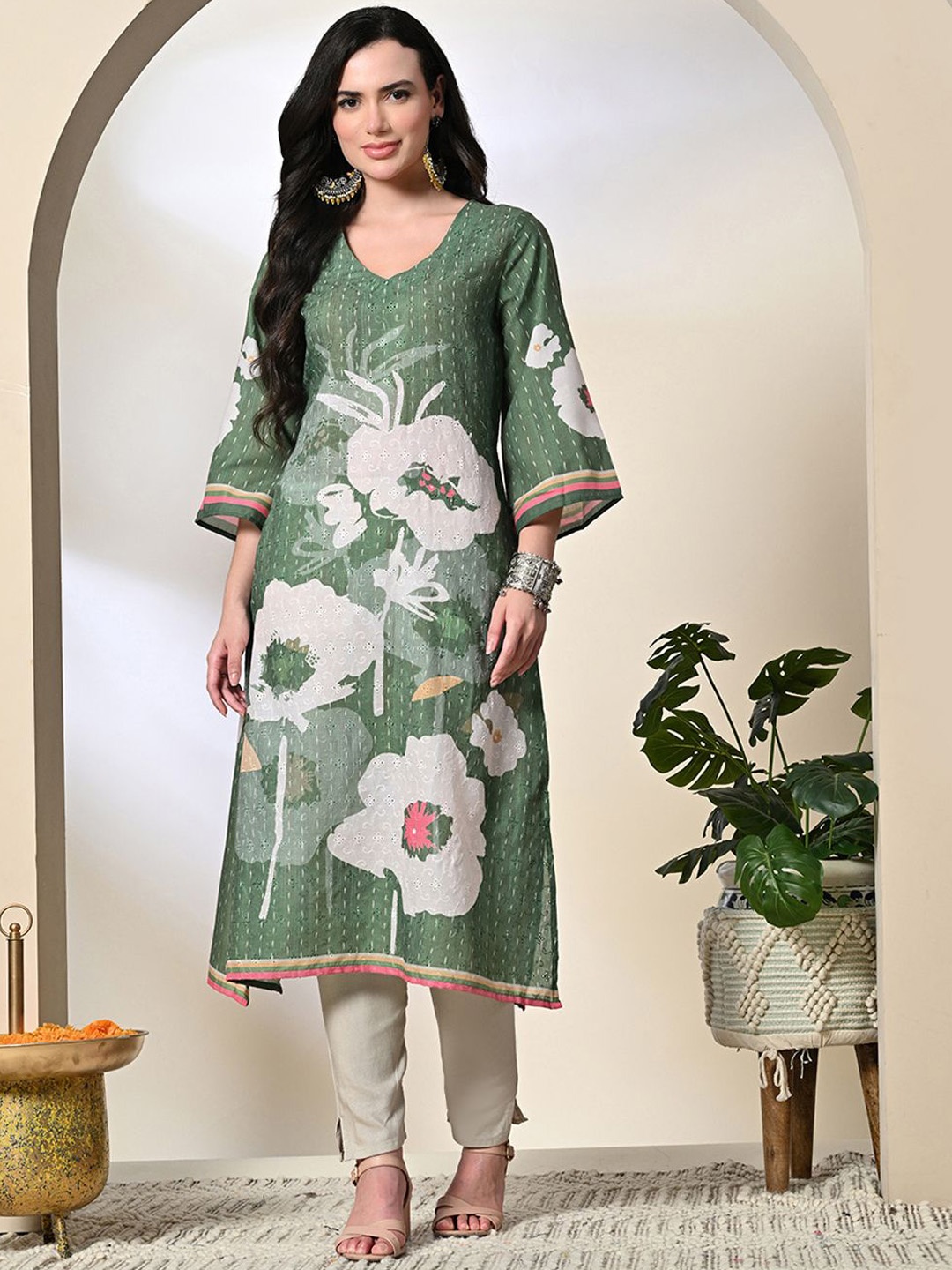 

Myshka Women Floral Printed Flared Sleeves Kurta, Green