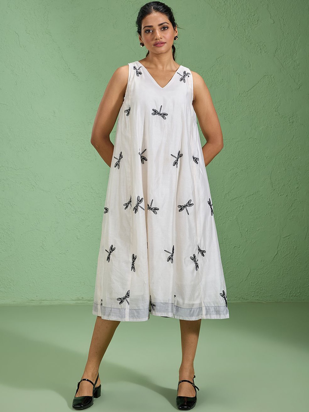 

Likha Women Embroidered Thread Work Kurta, White