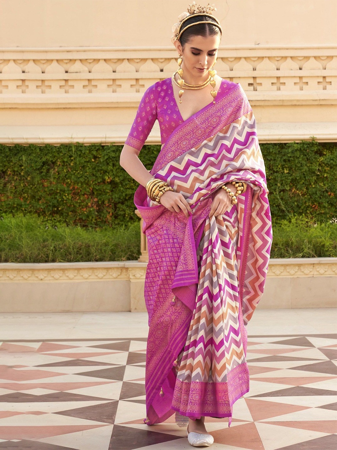 

MySilkLove Woven Design Zari Patola Saree, Pink
