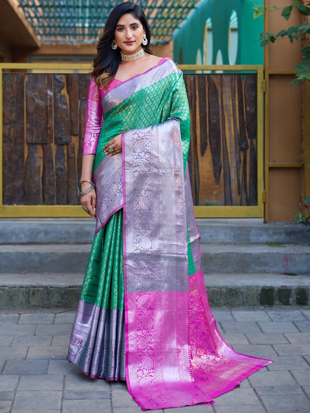 

Suha Woven Design Banarasi Saree, Green